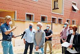 Palazzine Ater, cadono lastre dagli edifici: e allora ci pensa "Striscia"