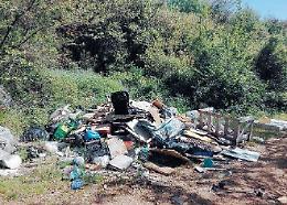 Alatri, rifiuti abbandonati sulla via Francigena: lo scandalo continua