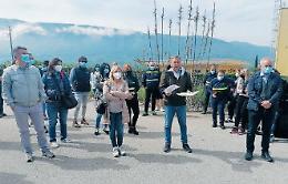 Avon, la protesta dei sindacati: "Interinali al posto di chi sciopera"