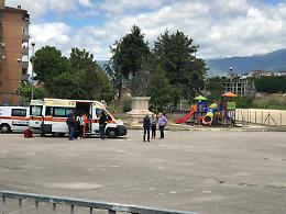Perde il controllo della Vespa e rovina sull'asfalto: elitrasportato