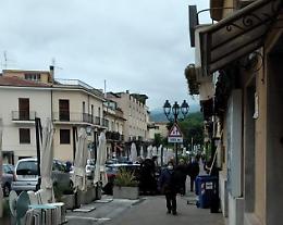 Furti nella notte: nel mirino una pizzeria e un bar. Portato via contante