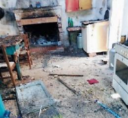A fuoco lo storico casolare di Pietra la Spina: il rogo divora la struttura