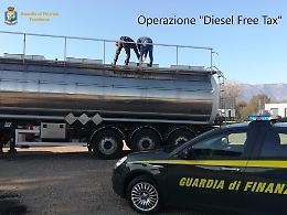 Scoperta maxi frode carburanti, giro d'affari vorticoso: fatture false per 500 milioni