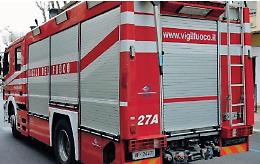 Capannone divorato dalle fiamme alla Folcara: nessun dolo ma tanti danni