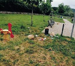 Villetta comunale, scatta il divieto d'ingresso per i cani: ora è tolleranza zero