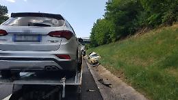 Auto in panne sull'A1: giovane riesce a mettersi in salvo, poi il mezzo viene travolto