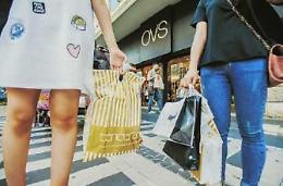 Saldi estivi da luglio, ma già a giugno partono le vendite promozionali