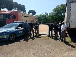 Trasportava grano ma il mezzo non era idoneo: cibo donato agli animali del circo
