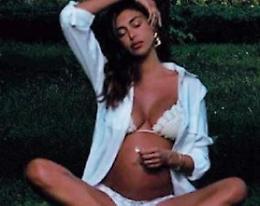 Belen Rodriguez, una dolce maternità: ecco la foto del pancione-cocomero