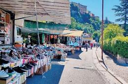 Tornano i banchi del mercato: esercenti e cittadini soddisfatti