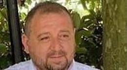 Muore schiacciato tra le lamiere del suo tir: Vittorio Miele lascia moglie e tre figlie