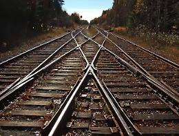 Travolto e ucciso dal treno: ipotesi gesto estremo per la morte dell'uomo