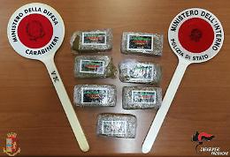 Furgone usato come "corriere" per la droga: quattro arresti per spaccio
