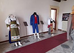 Arpino, omaggio alle sarte del palio: la tradizione di scena a palazzo Boncompagni