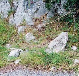 Cadono massi sulla provinciale, subito rimossi: verifiche sulla scarpata