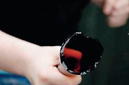 Ubriachi e rissosi: 2 albanesi litigano e si feriscono con cocci di vetro, denunciati