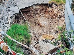 Una raccolta firme contro le frane: i residenti chiedono interventi di messa in sicurezza