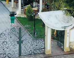 Piazza di spaccio in casa, arrestate madre e figlia: tutti i particolari