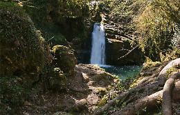 Pellegrini in paese da tutta Italia...Ma vedere la cascata resta un miraggio