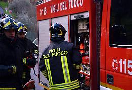 Terrore in strada: bus prende fuoco ma l'autista eroe salva 25 bambini