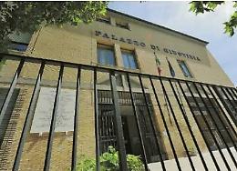 Soldi prestati e minacce di morte a lei e famiglia: l'incubo di una 25enne