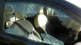Sport...amaro: va a fare una passeggiata e ritrova l'auto vandalizzata e derubata