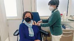 Il Covid rialza la testa, l'appello: "La priorit&agrave; &egrave; la vaccinazione, per tutti e presto"