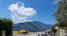 Cade da un muretto e si ferisce: donna di 47 anni finisce in ospedale