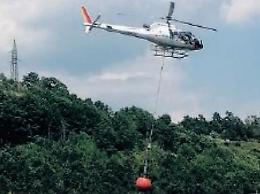 Vasto incendio nella zona di Suio Terme: le fiamme non hanno dato tregua