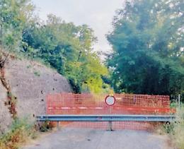 Strada provinciale chiusa per una frana: disagi senza fine