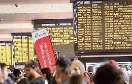 Incendio vicino ai binari: traffico ferroviario sospeso