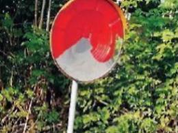 I vandali non vanno in vacanza: scempi e danni sia in periferia che in centro