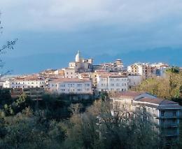 Torna l'incubo dei furti, ladri in azione: ora rubano anche liquori e cioccolato