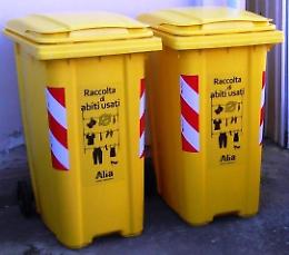 Niente più cassonetti gialli: sfuma la possibilità di donare vestiti