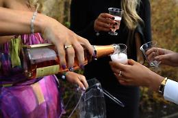 13enne a rischio coma etilico, indagine lampo: denunciata barista