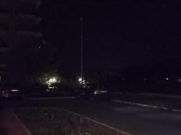 Un black out permanente nella palazzina Ater: "Da tre mesi nessuno interviene"