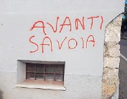 Vandali ancora in azione: imbrattata per la terza volta la facciata della chiesa