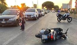 Incidente tra auto e scooter: gravissimo un giovane di 24 anni