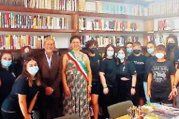 Torrice, il paese ha la sua biblioteca: i commissari tagliano il nastro