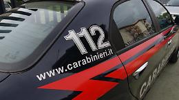 Lite per uno sguardo di troppo: 40enne preso a pugni cade a terra e muore