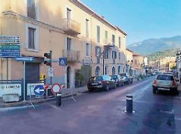 Isola del Liri, dissuasori attivati oltre l'orario stabilito: scoppia la polemica
