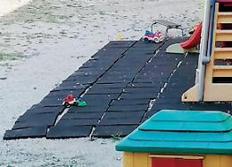 Allarme scuola materna: giochi e giardino nel degrado, la denuncia