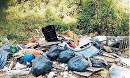 Dilagano le discariche, l'inciviltà regna sovrana: urgono le fototrappole