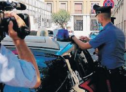 Giovane aggredito in pieno centro: la verità nei video di sorveglianza