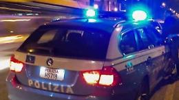 In viaggio sull'A1 con un carico di capi d'abbigliamento rubati: scoperti e denunciati