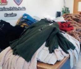 Furgone fermato in A1 con abbigliamento rubato: denunciati in due