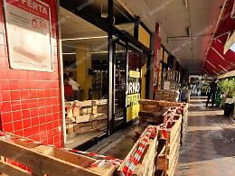 Incursione notturna nel supermercato, banditi in fuga con la cassaforte