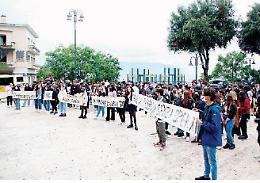 Doppi turni a scuola: no di studenti e genitori. Scatta la protesta
