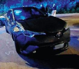 Muore travolto da un'auto mentre era in sella alla sua bici: le immagini