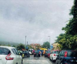 Caos parcheggi al Giglio, pochi posti auto e disagi anche per le scuole: la polemica